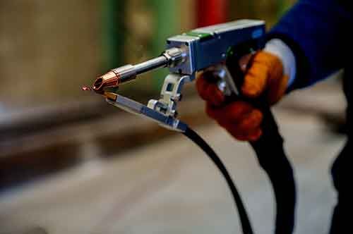 Common problems and solutions for protecting lenses of laser cutting heads